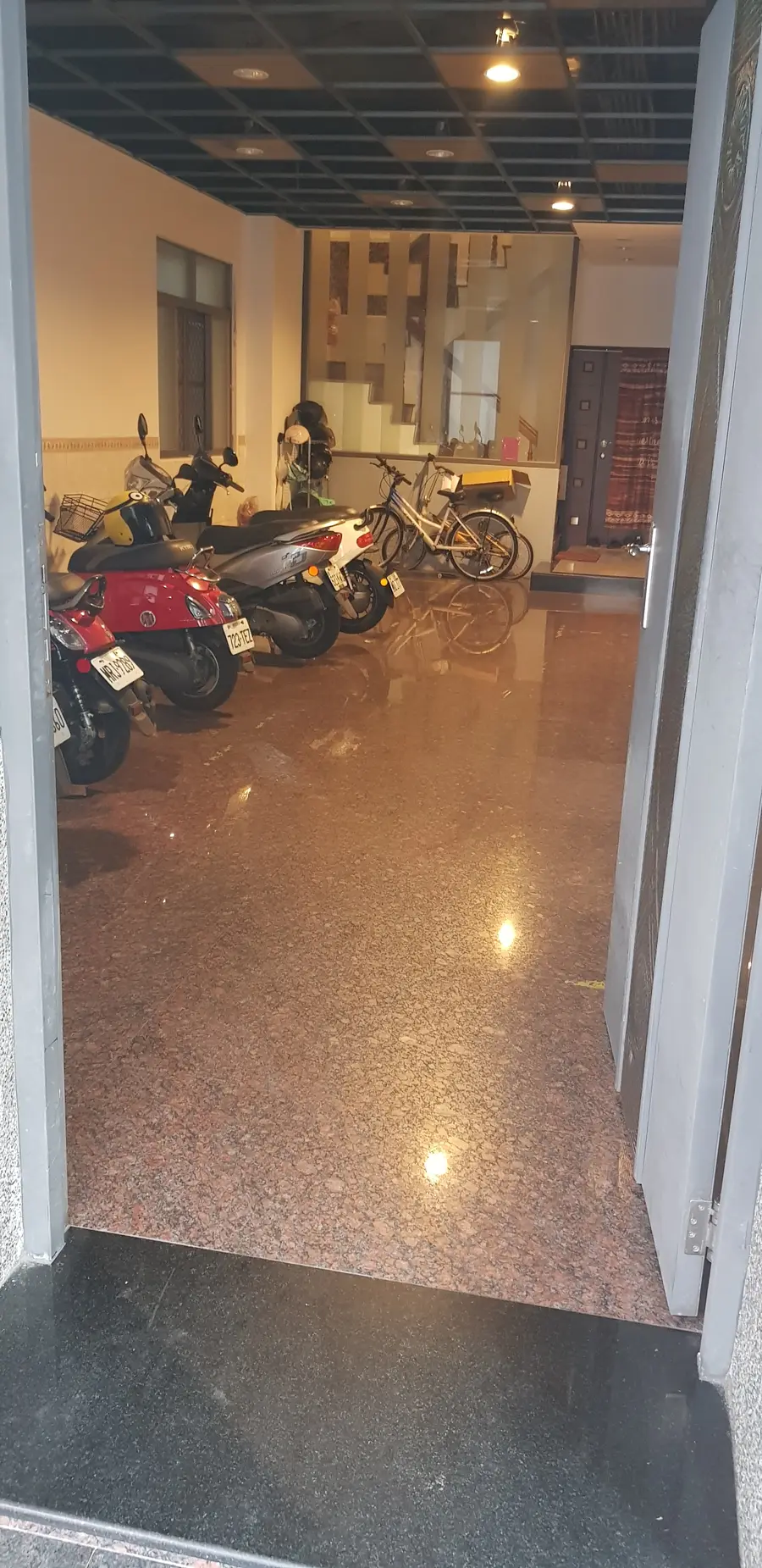 麗雄街套房｜單人床與雙人床房型